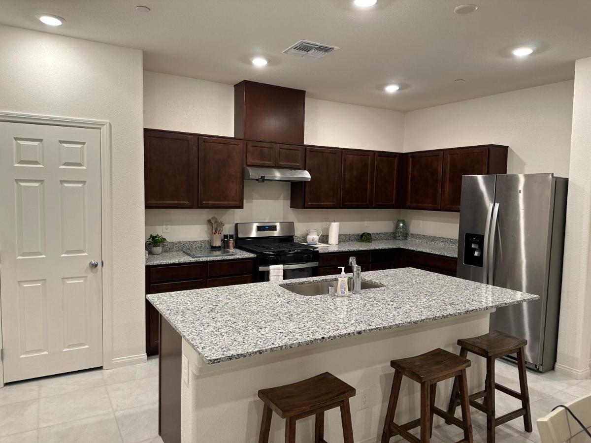 Beautiful Brand New 2 Bedroom Vegas Home! Fits 12 Or More,15-20 Minutes From Lv Strip Las Vegas Exterior foto